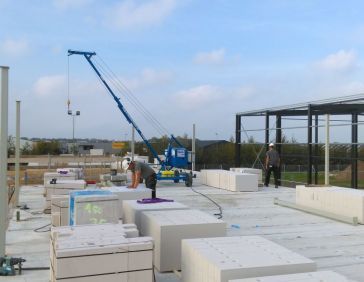 Erection of the walls of the new Spinder building in Drachten. 