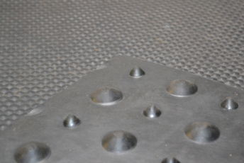 Spinder Studded mat