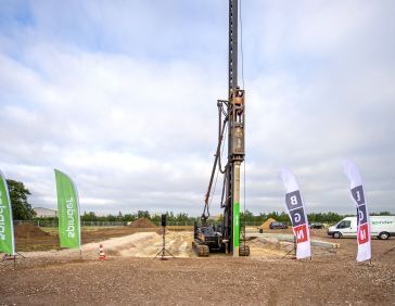 Heien 1ste paal Nieuwbouw Spinder