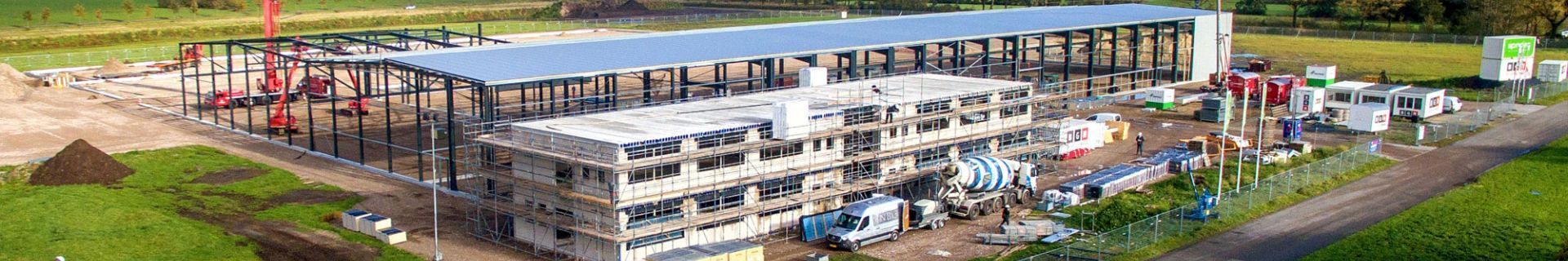 Erection of the walls of the new Spinder building in Drachten. 